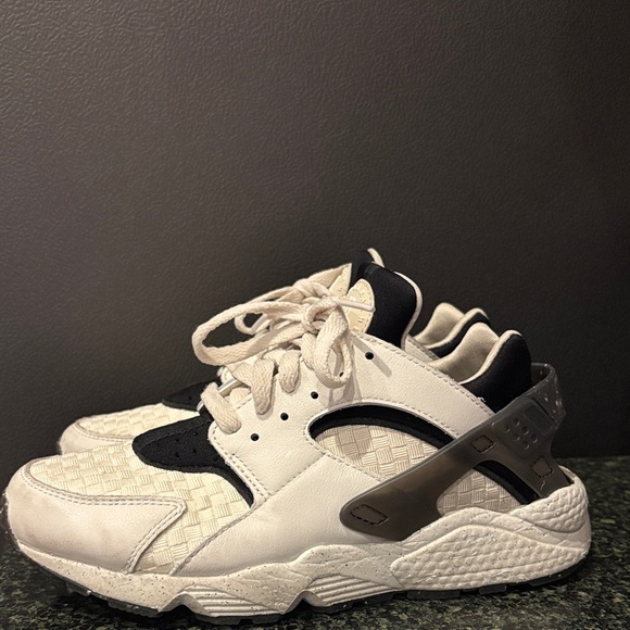 Nike Air Huarache women’s size 8.5 - Picture 4 of 8